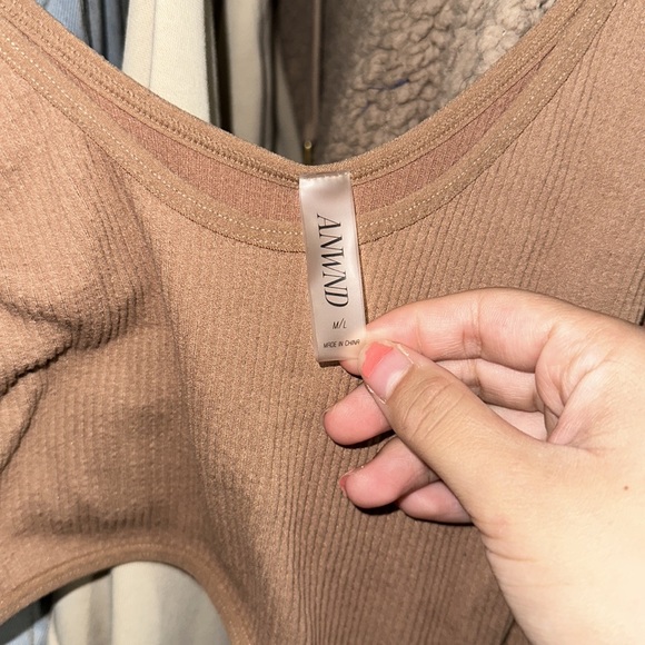 Tan cut out dress - Picture 4 of 5